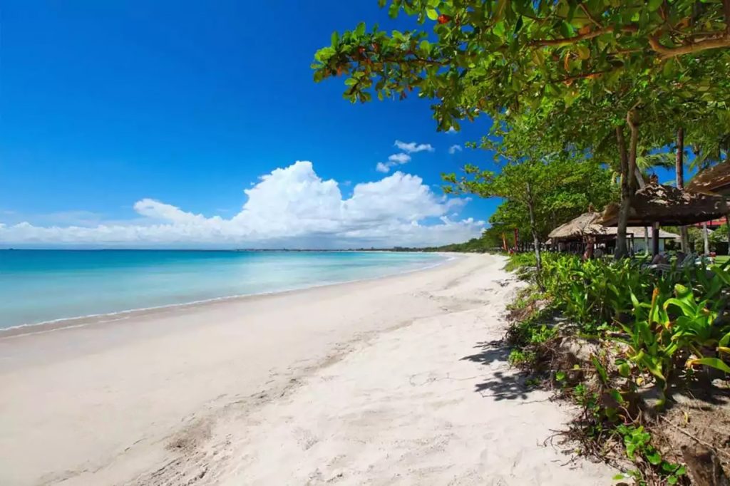 Gorgeous Jimbaran Beach Enjoyable by Those Staying at Jimbaran Villas.